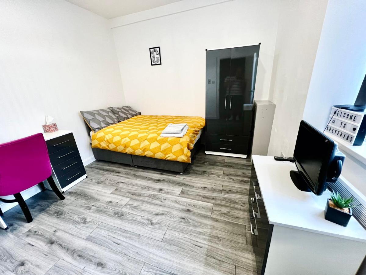 1-bed Studio Flat With Free City Centre Parking Cv1 *